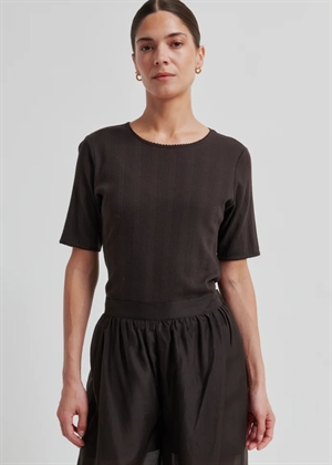 Rosia ss tee Chocolate Torte Second Female 